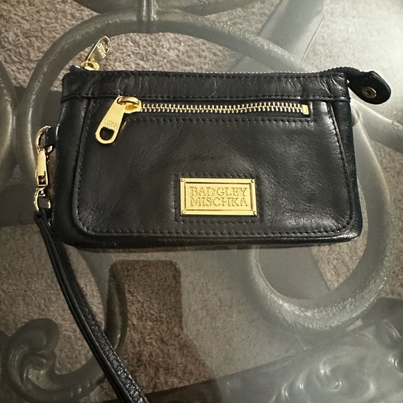 Badgley Mischka Handbags - Badgley Mischka ❤️ Vintage Black Distressed Leather Wristlet/Clutch. Pre❤️Loved.